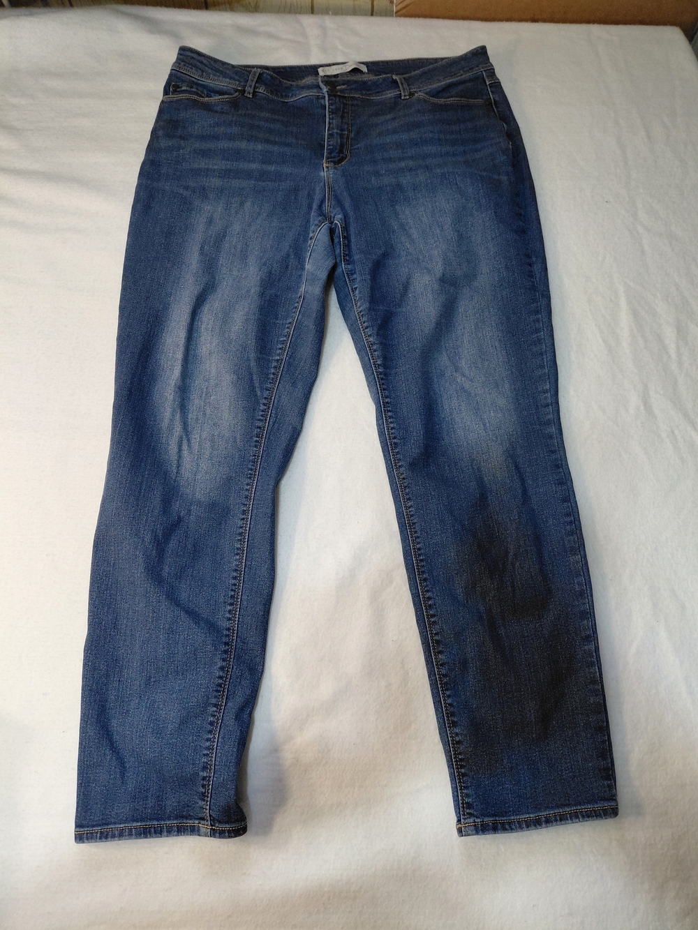 Classic Women's Blue Denim Jeans Size 18